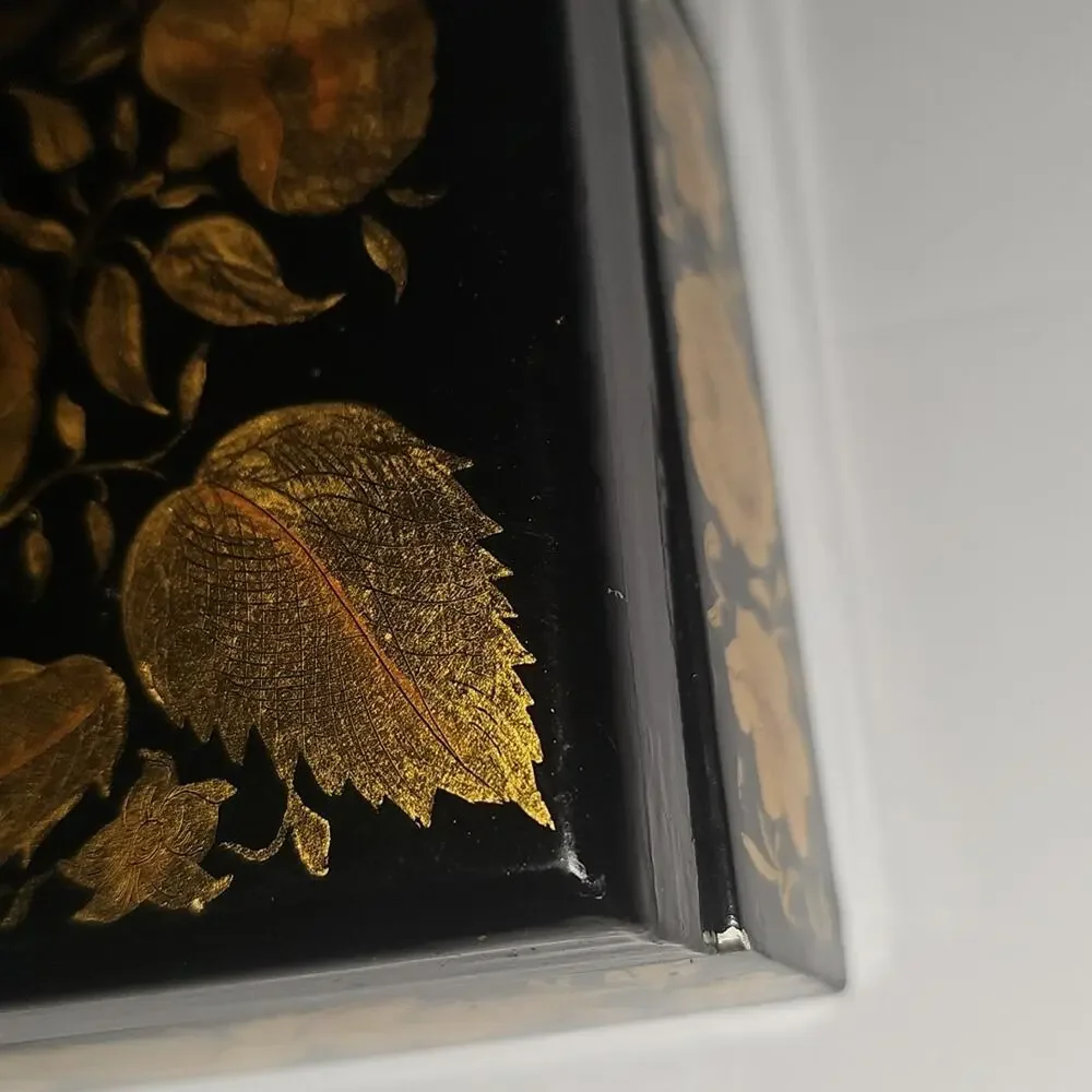 Vtg Hand Painted Floral Gold Leaf On Small Black Lacquered Box Felt Lined Asian